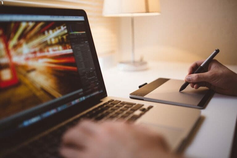 How to Develop Graphic Designer Careers in Canada