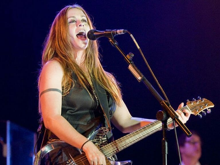 How to Become a Singer in Canada in 8 Steps
