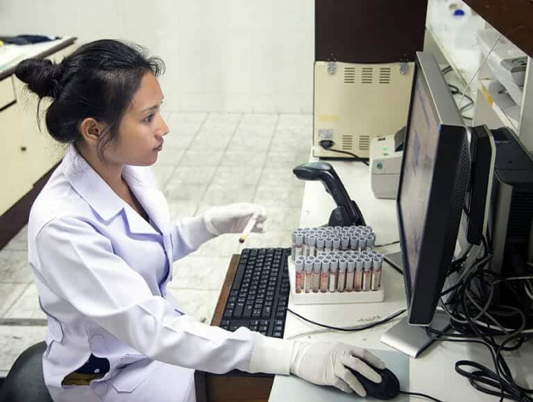 Immigrate to Canada as a Medical Laboratory Technologist
