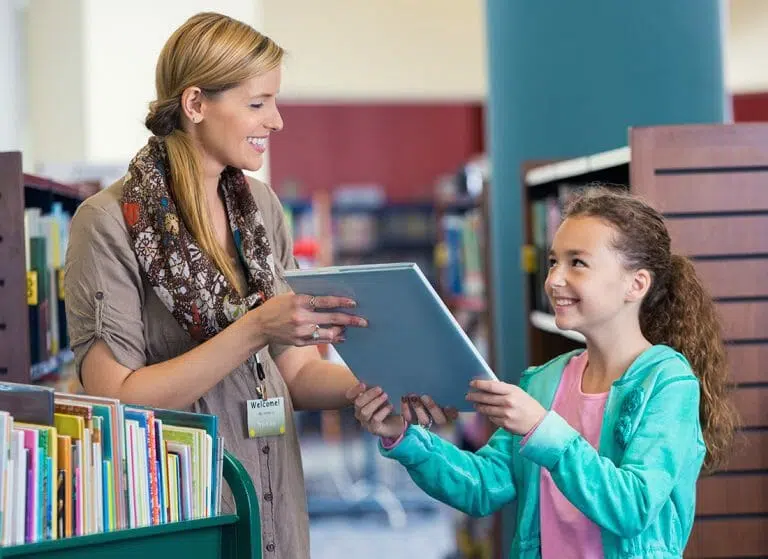 Immigrate to Canada as a Librarian – Full Guide