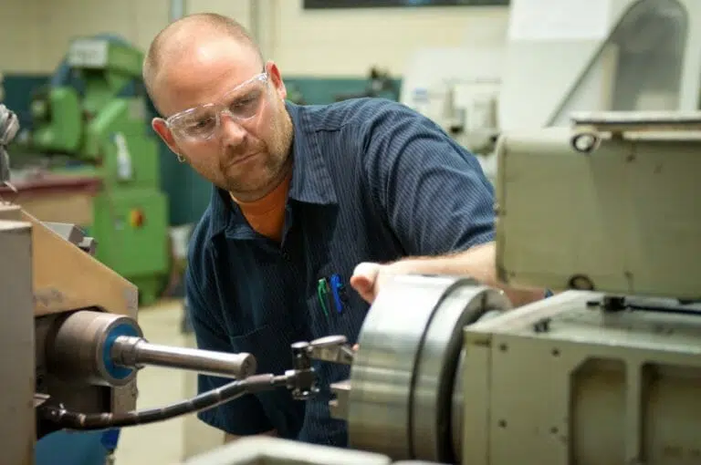Immigrate to Canada as a  Machining and Metal Shaping Worker