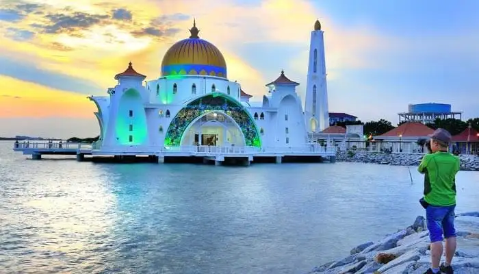 Top 12 reasons to visit Malaysia: Culture, Art, and Experience