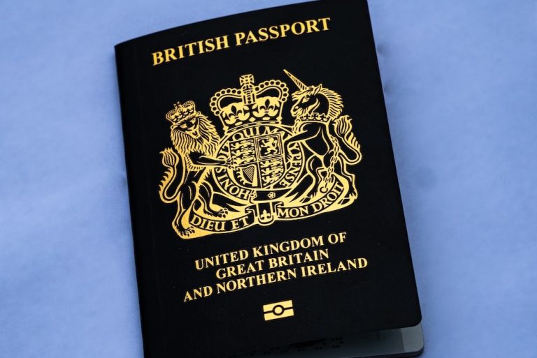 ¿Dónde pueden viajar los titulares de pasaportes británicos sin visa?